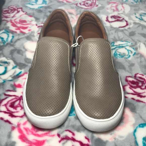 Steve Madden Womens Essa Slip-on Snekaer